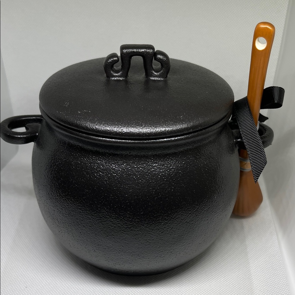 Rae Dunn Pot - Picture 2 of 3